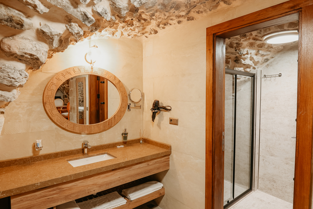 kasr-i-karikan-otel-oda-mezrone